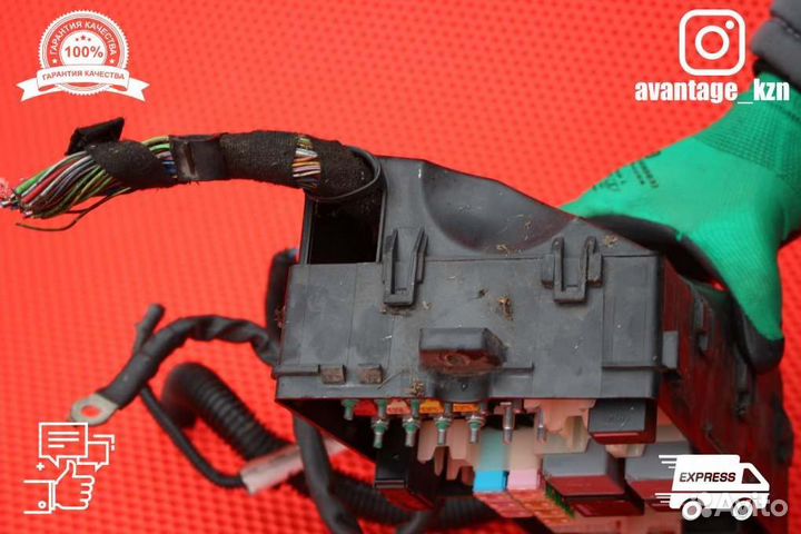 Блок предохранителей под капот Ford Focus 2 1.8