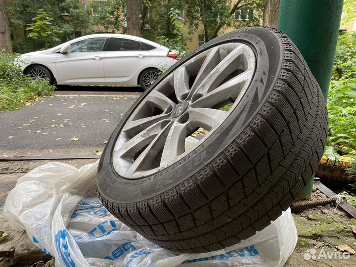 R17 Bridgestone Blizzak VRX 215/50, PCD 5x114.3 DIA 67