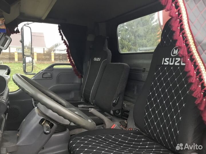 Isuzu NQR75 с КМУ, 2010