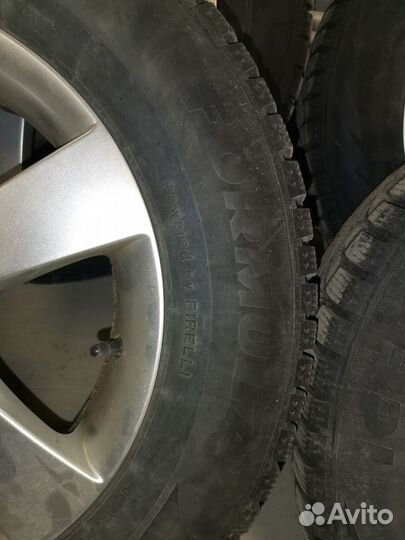 Pirelli Formula Ice 215/65 R16