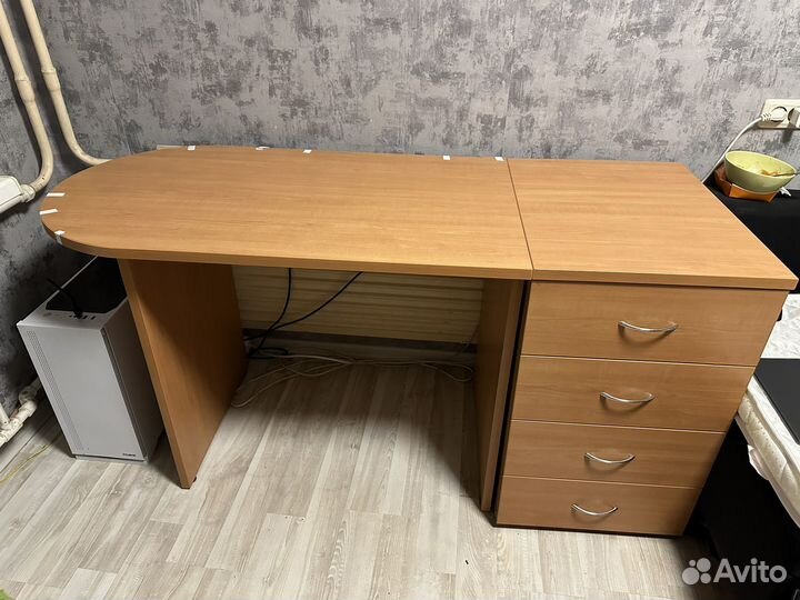 Письменный стол