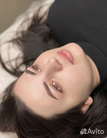 Перманентный макияж бровей