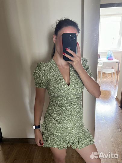 Платье в цветочек M