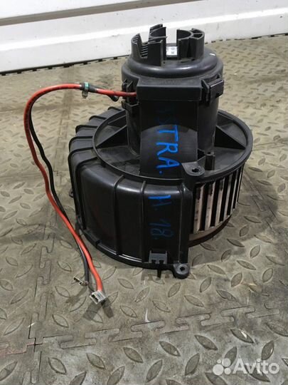 Моторчик отопителя (Opel Astra)