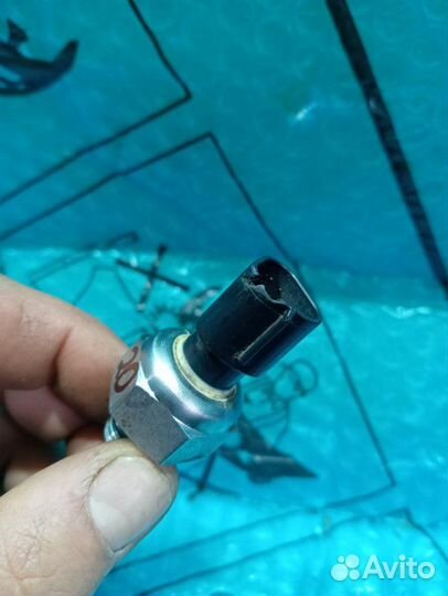 Датчик давления масла гур Toyota Land Cruiser 200