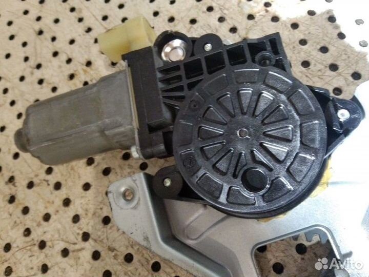 Стеклоподъемник задний левый Hyundai Getz