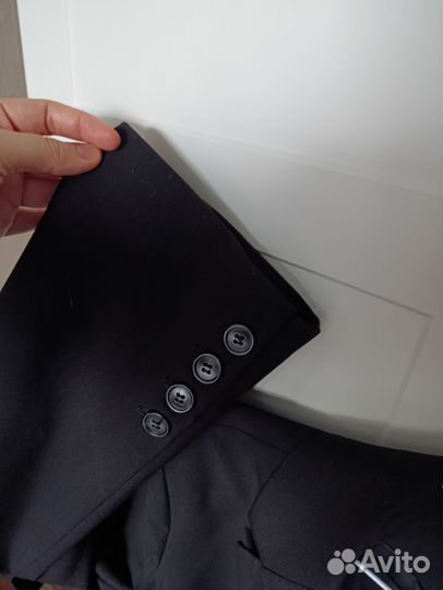 Пиджак с разрезами на рукавах