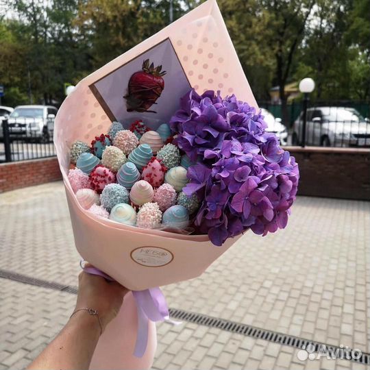 Съедобные букеты из клубники