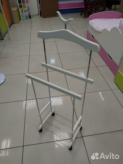 Детская вешалка для одежды