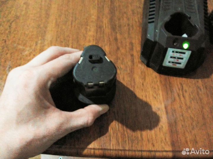 Зорядное устройство для шурупавёрта