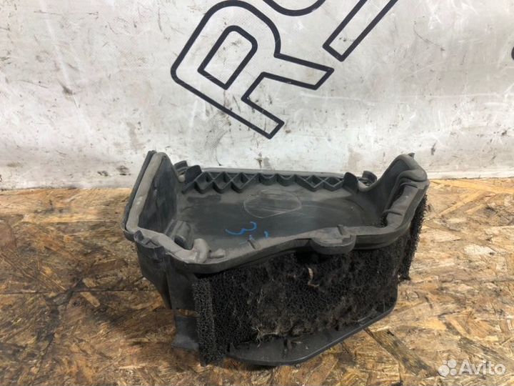 Крышка салонного фильтра Bmw 5-Series F10