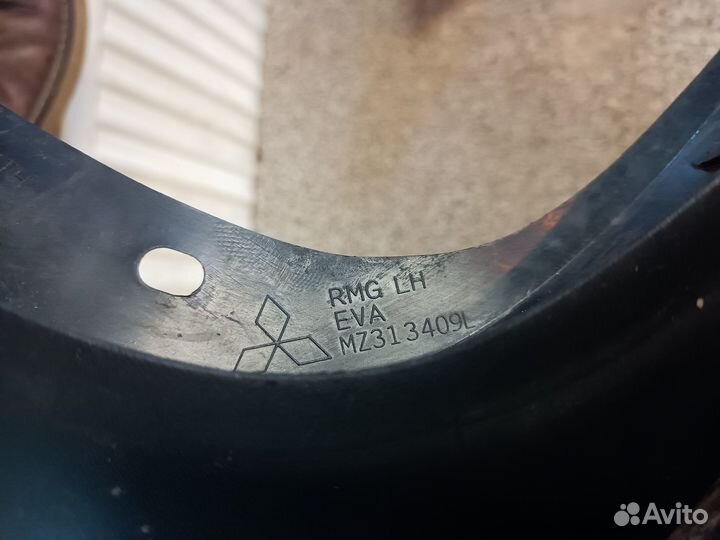 Брызговик задний левый Митцубиси Кольт Colt