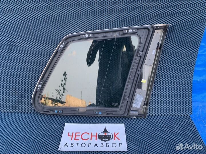 Стекло кузова заднее левое глухое VW Touareg