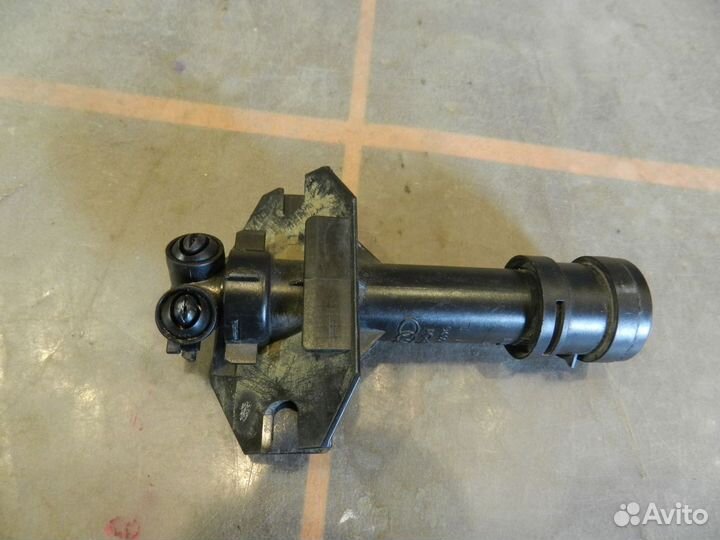 Форсунка омывателя фары правой - Audi Q3