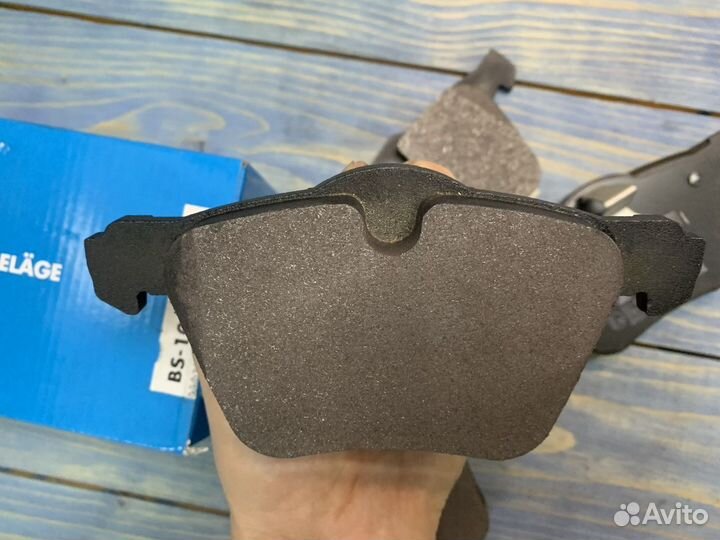 Колодки тормозные передние Ford Mondeo