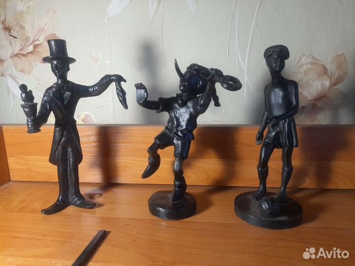 Каслинское литье,Куса,Футболист,Фокусник,Буратино