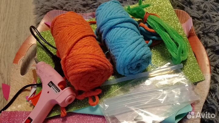 Пистолет для рукоделия,стержни,нитки бумага
