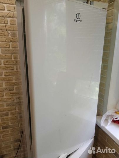 Холодильник бу indesit