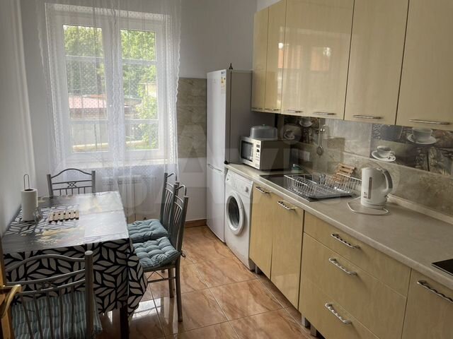 2-к. квартира, 52 м², 1/3 эт.