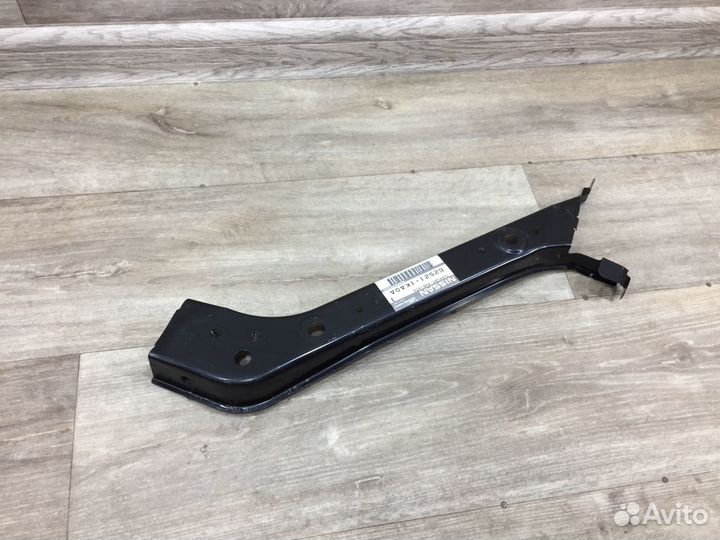 Верхняя левая часть передней панели Nissan Juke