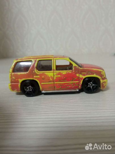 Машинка Hotwheels Премиум меняющая цвет