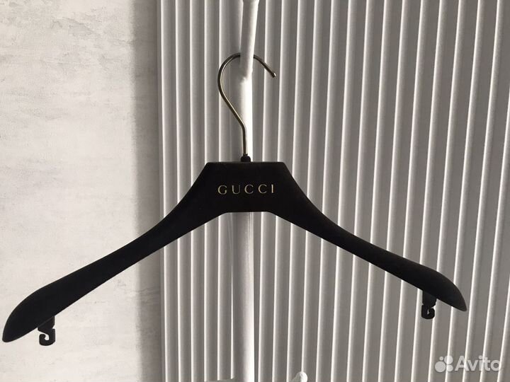 Вешалки плечики брендовые фирменные