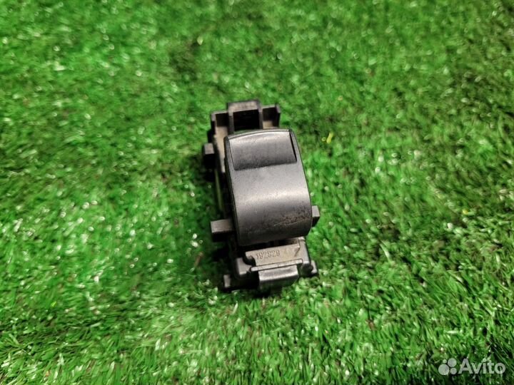 Кнопка стеклоподъемника Toyota RAV 4