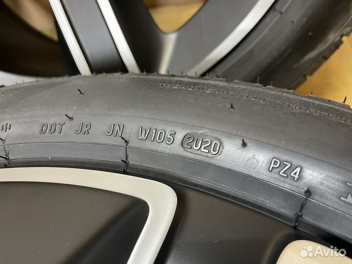 Pirelli P Zero PZ4 285/40 R22 106Y