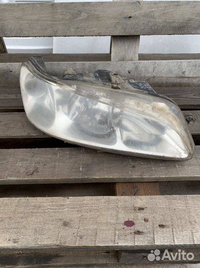 Фара правая peugeot 306