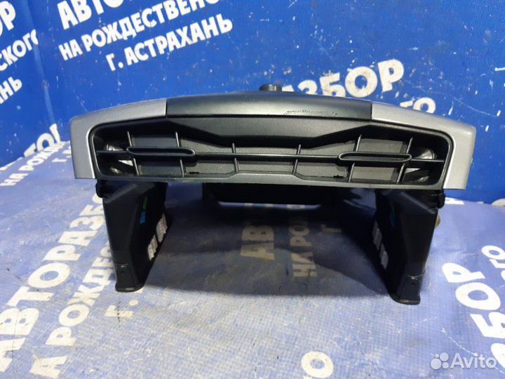 Консоль штатной магнитолы Ford Focus 3 седан 2012