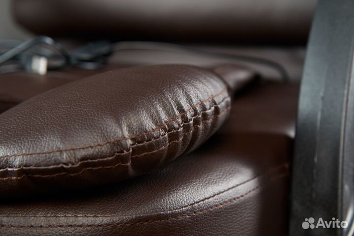 Офисное кресло новое с массажем для руководителей