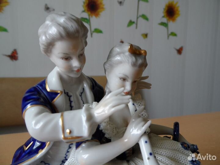 Фарфоровая статуэтка 