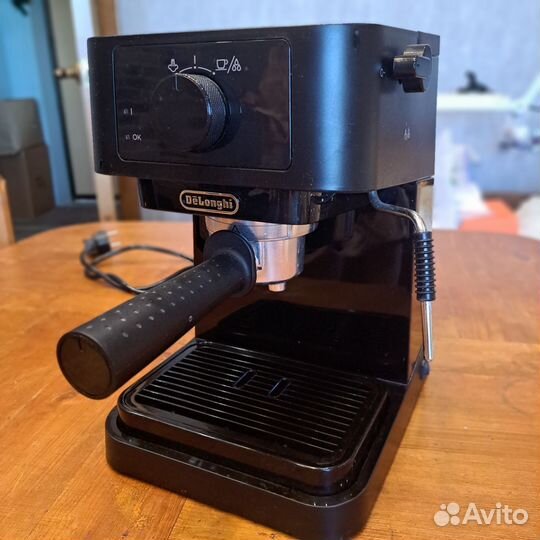 Кофеварка рожковая delonghi EC230.BK