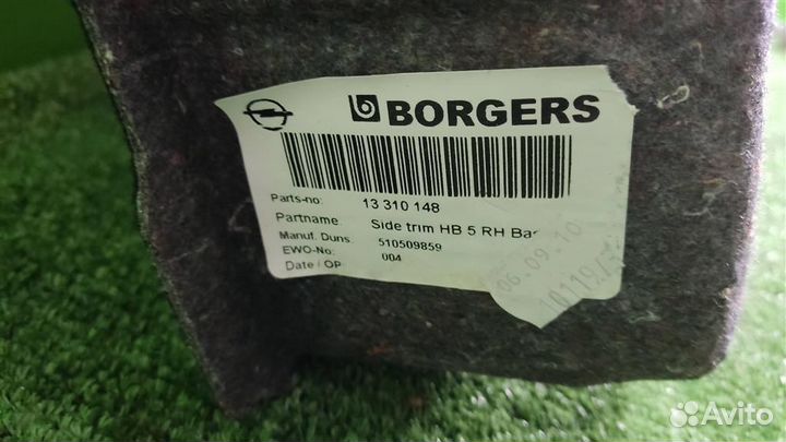 Обшивка багажника правая Opel Astra J 2010