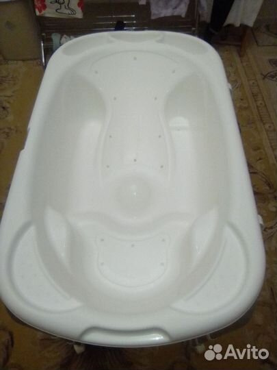 Пеленальный столик с ванночкой