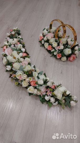 Свадебное украшение на машину цветы на капот