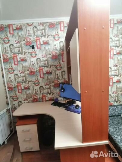 Компьютерный стол с тумбой