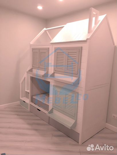 Двухъярусная кровать