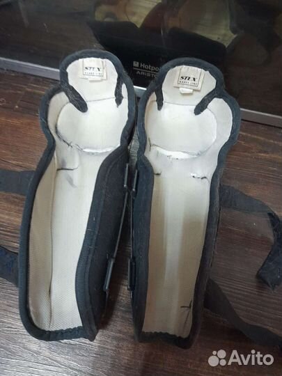 Наколенники для хоккея с мячом