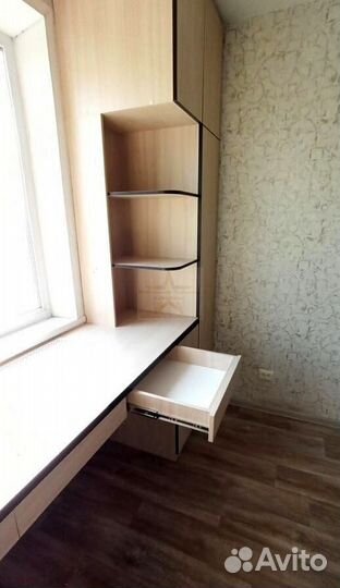 Рабочая зона в углу у окна