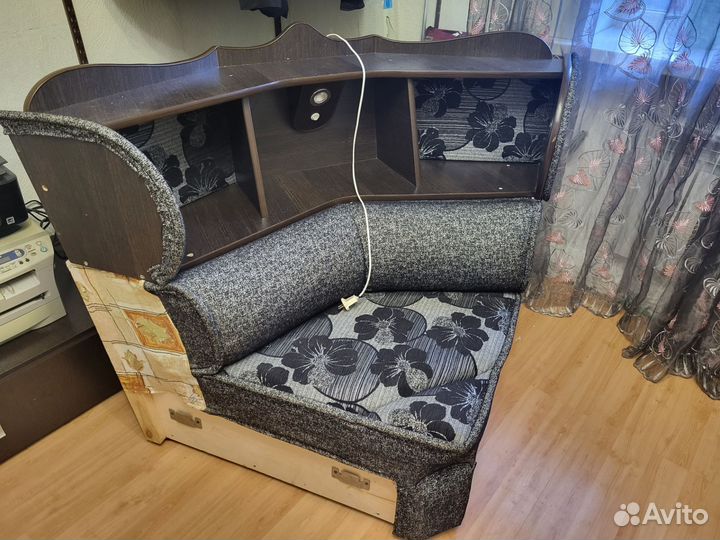 Уголок полка с подсветкой