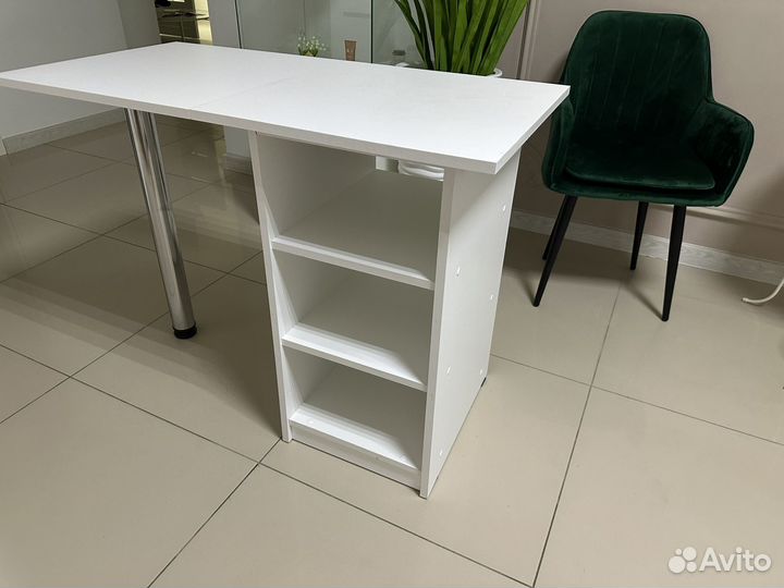 Стол маникюрный