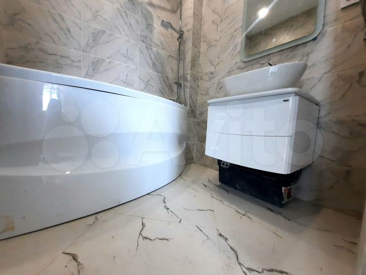 2-к. квартира, 60 м², 13/17 эт.