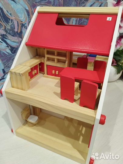 Кукольный домик с мебелью
