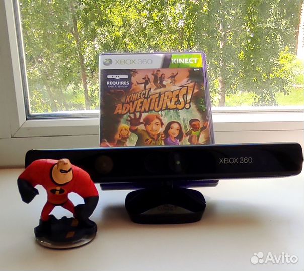 Microsoft Kinect для Xbox 360 + игра