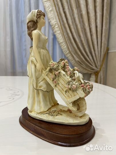 Статуэтка. Продавщица цветов. Leonardo. Англия