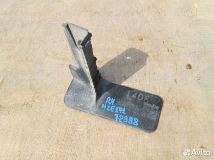 Брызговик задний правый Toyota Corolla Fielder