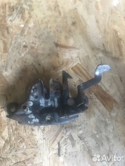 Замок капота передний Nissan Avenir PW11 QR20DE