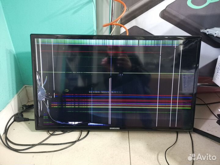 Телевизор Samsung UE32EH4000 (Разбор)(По запчастям