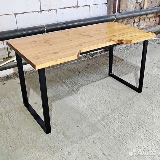 Компьютерный стол в стиле лофт